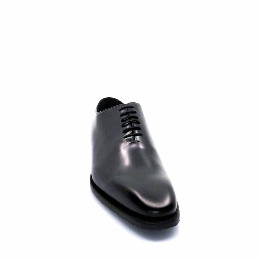 Black wholecut leather shoe slightly chiseled toe 