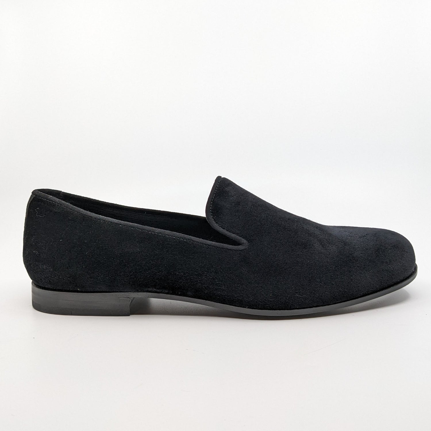 Black slipper in gray sole in the shoes